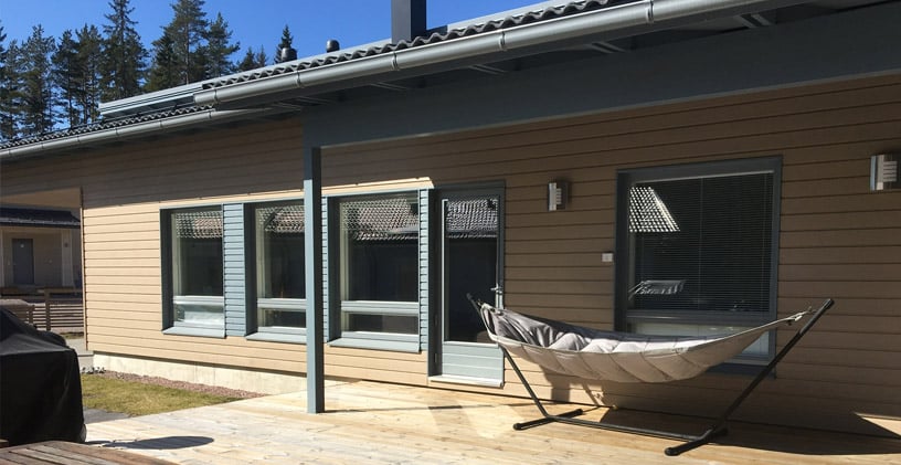 poistoilmalämpöpumppu ec9, omakotitalo ulkoa